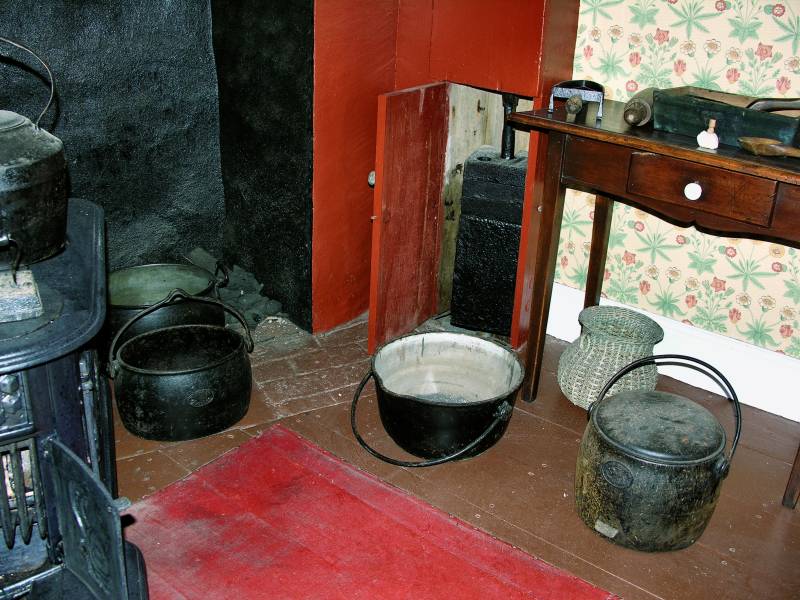 AroundNL-14 Corner of the kitchen showing weight which drives the rotation of the catoptric light